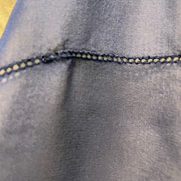 Diane Von Furstenberg Blouse. Size 6 - Picture 3 of 4